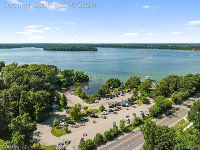4089 Aberdeen Court, West Bloomfield Charter Township, MI 48323