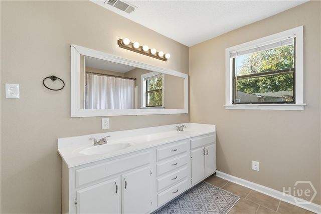 2222 Bacon Park Drive, Savannah, GA 31406