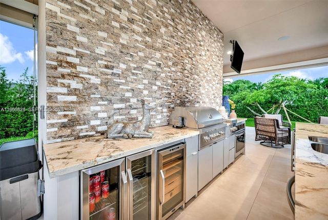 433 NW 127th Ave, Miami, FL 33182