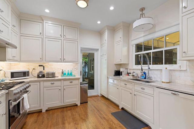 733 Sunset Road, West Palm Beach, FL 33401