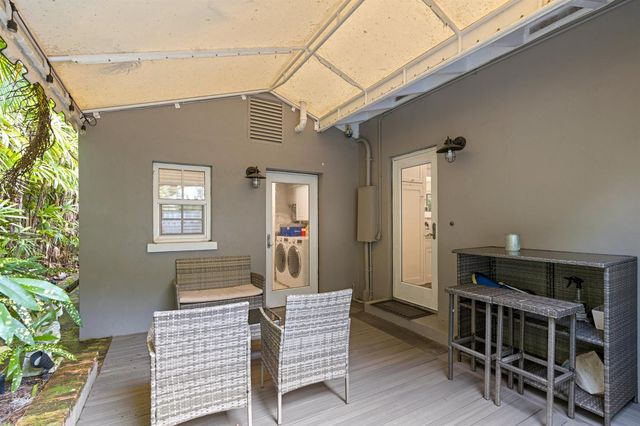 733 Sunset Road, West Palm Beach, FL 33401