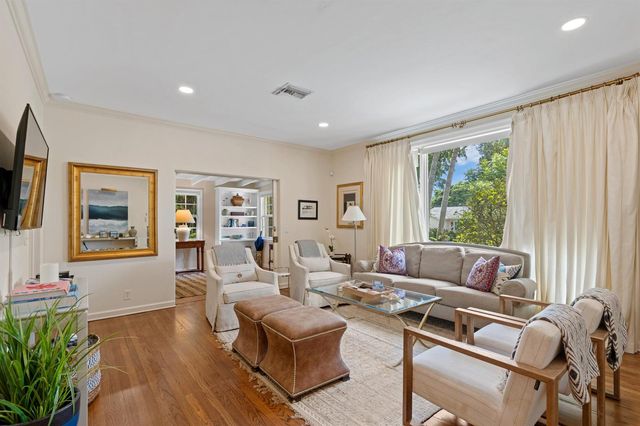 733 Sunset Road, West Palm Beach, FL 33401
