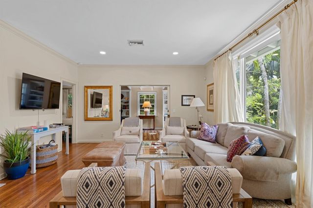733 Sunset Road, West Palm Beach, FL 33401