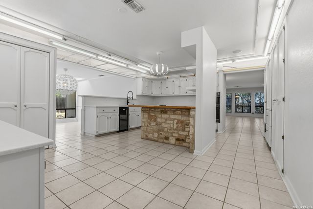 3243 Swandale St, San Antonio, TX 78230