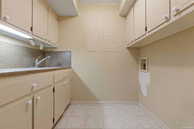 3243 Swandale St, San Antonio, TX 78230