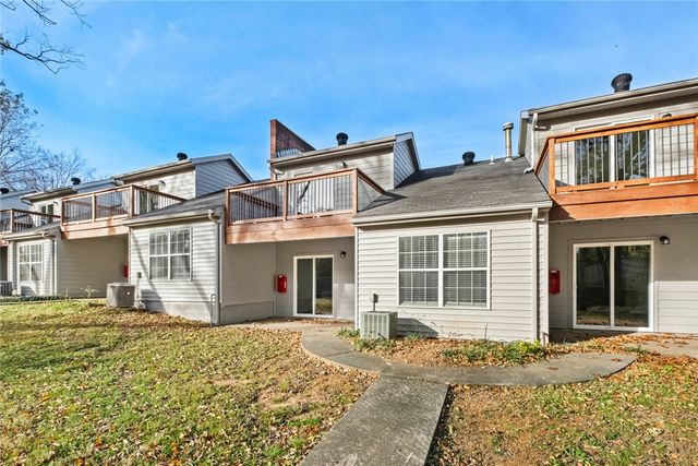 2068 N Kantz Lane, Fayetteville, AR 72703