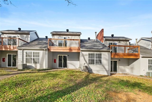 2068 N Kantz Lane, Fayetteville, AR 72703