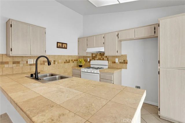 15036 Milford, Adelanto, CA 92301