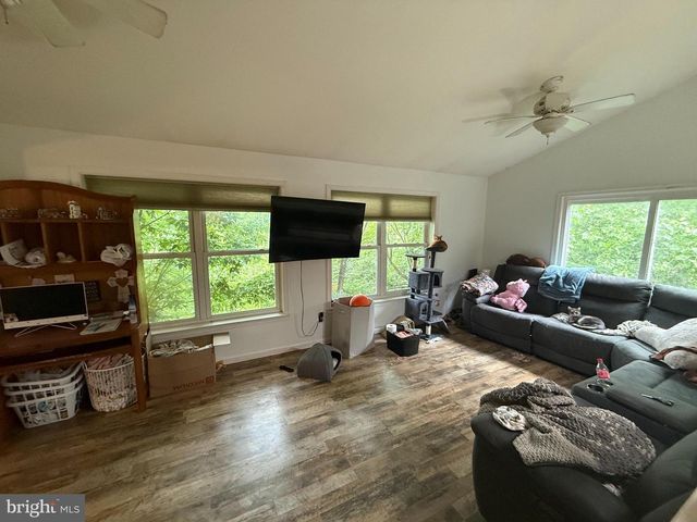 521 NORTHERN SPY DR, Linden, VA 22642