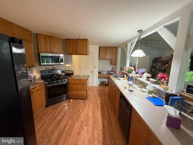521 NORTHERN SPY DR, Linden, VA 22642
