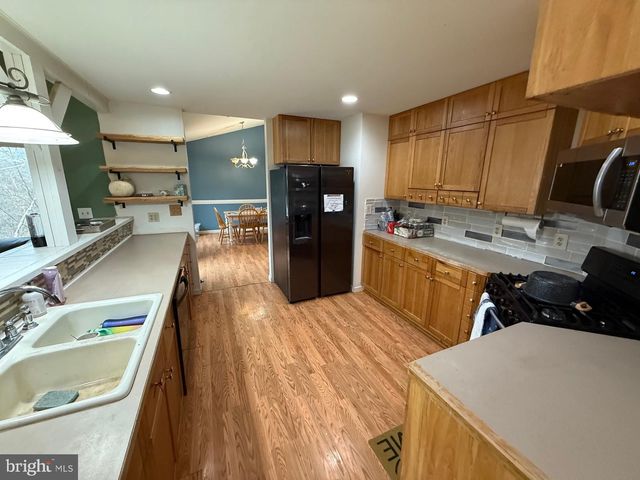 521 NORTHERN SPY DR, Linden, VA 22642