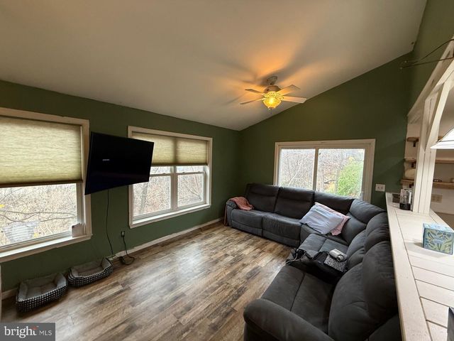 521 NORTHERN SPY DR, Linden, VA 22642