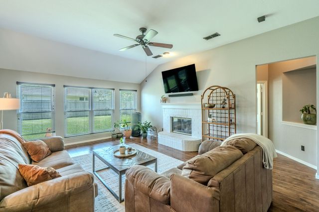 6917 Laurel Canyon Terrace, Fort Worth, TX 76132