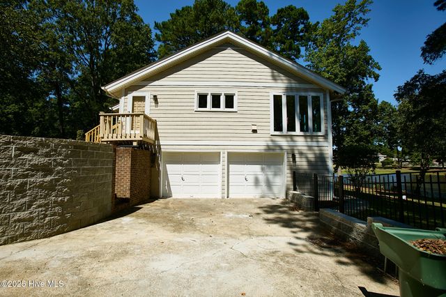 4502 Saint Andrews Drive N, Wilson, NC 27896