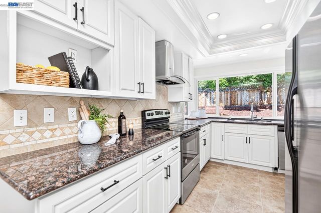 824 Sylvaner Dr, Pleasanton, CA 94566