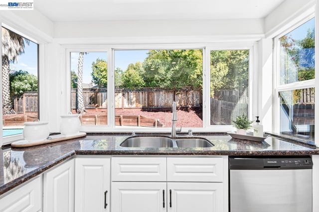 824 Sylvaner Dr, Pleasanton, CA 94566