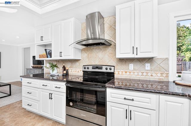 824 Sylvaner Dr, Pleasanton, CA 94566