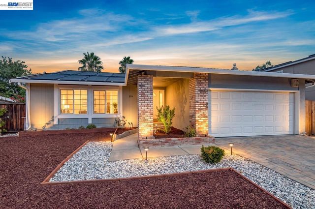 824 Sylvaner Dr, Pleasanton, CA 94566