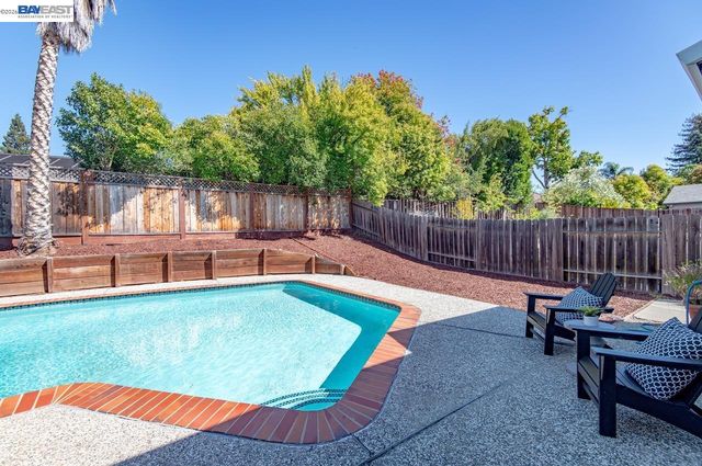 824 Sylvaner Dr, Pleasanton, CA 94566