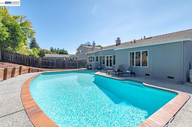 824 Sylvaner Dr, Pleasanton, CA 94566