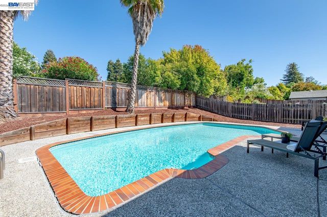 824 Sylvaner Dr, Pleasanton, CA 94566