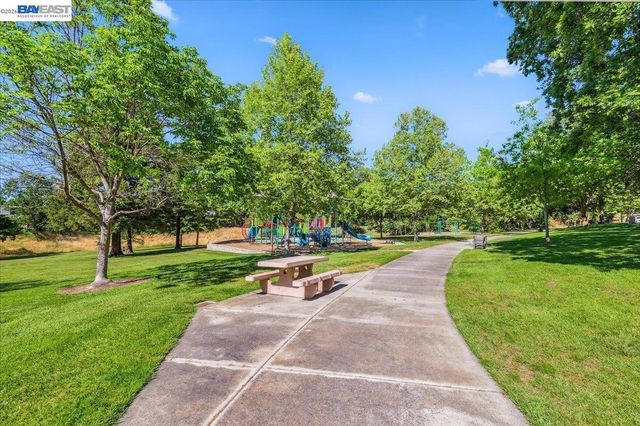 824 Sylvaner Dr, Pleasanton, CA 94566