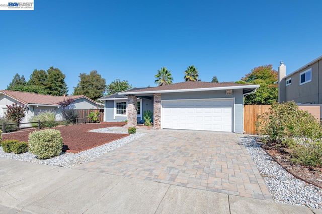 824 Sylvaner Dr, Pleasanton, CA 94566