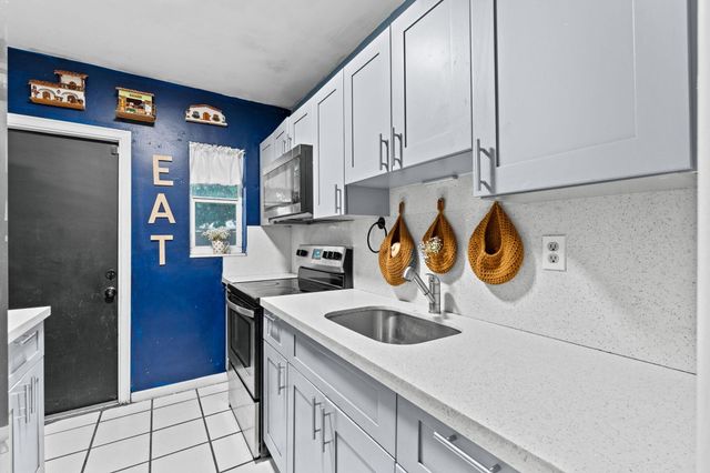 1110 14th Court S, Lake Worth Beach, FL 33460