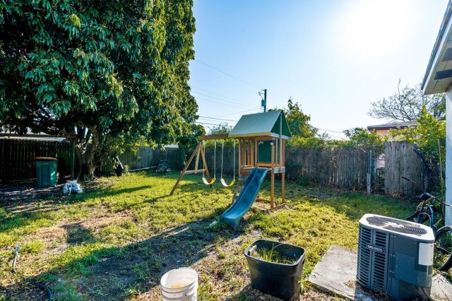 1110 14th Court S, Lake Worth Beach, FL 33460