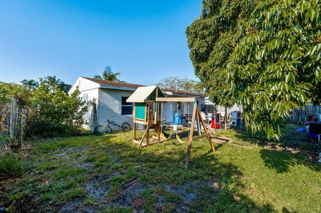 1110 14th Court S, Lake Worth Beach, FL 33460