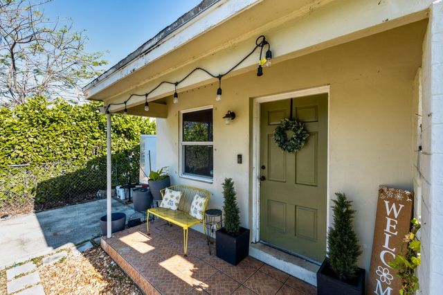 1110 14th Court S, Lake Worth Beach, FL 33460