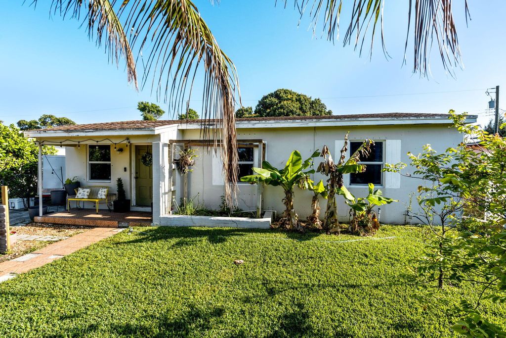 1110 14th Court S, Lake Worth Beach, FL 33460