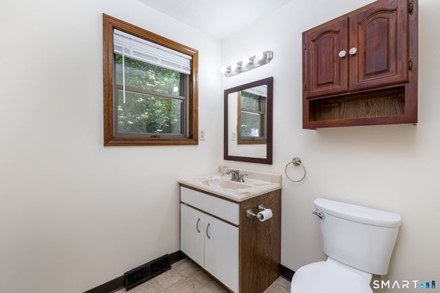35 Brookside Village 35, Enfield, CT 06082