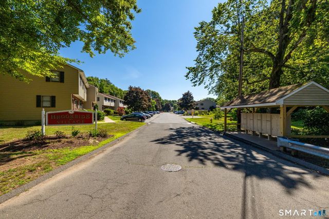35 Brookside Village 35, Enfield, CT 06082