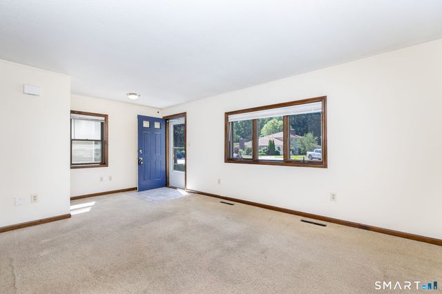 35 Brookside Village 35, Enfield, CT 06082
