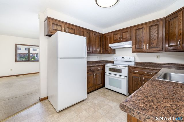35 Brookside Village 35, Enfield, CT 06082