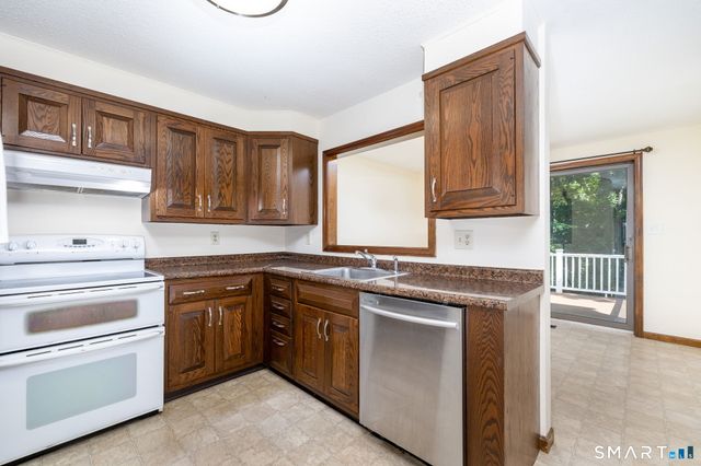 35 Brookside Village 35, Enfield, CT 06082