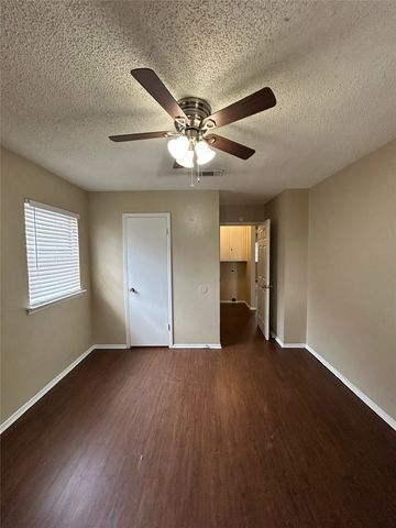 2212 Viewtop Lane B, Arlington, TX 76012