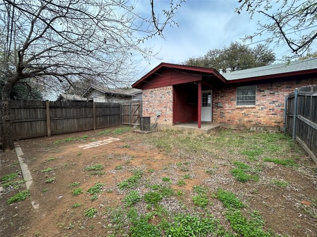 2212 Viewtop Lane B, Arlington, TX 76012