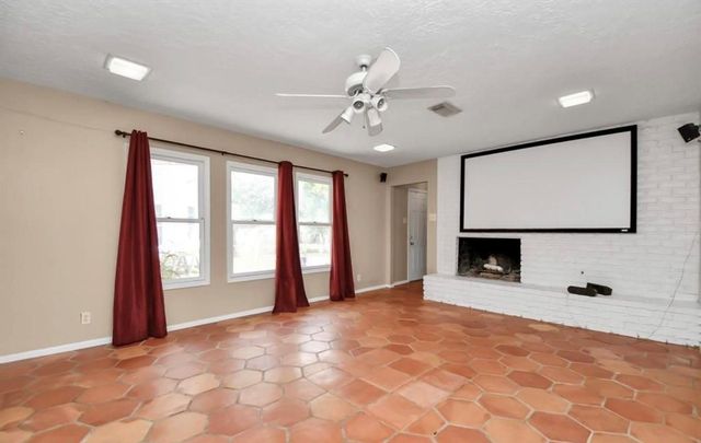 1446 Pirates Cove, Nassau Bay, TX 77058