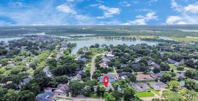 1446 Pirates Cove, Nassau Bay, TX 77058