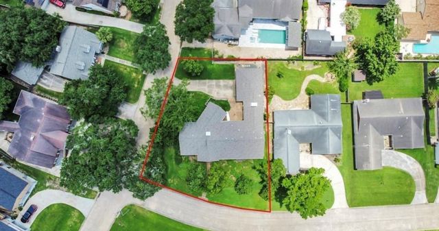 1446 Pirates Cove, Nassau Bay, TX 77058