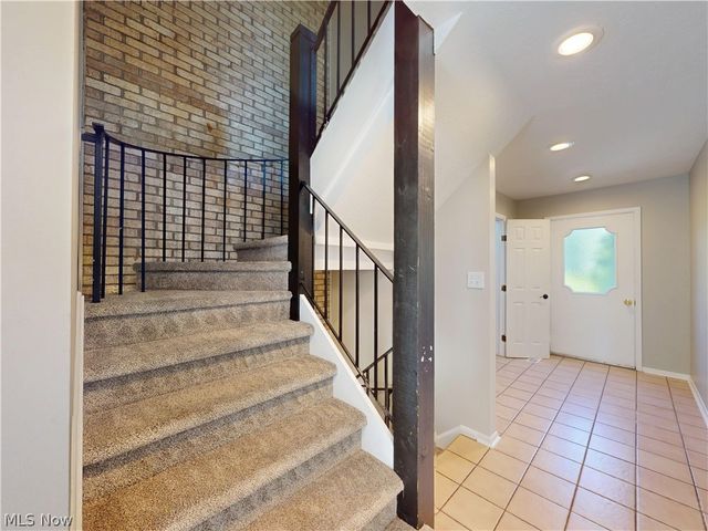 824 S Chillicothe Road 14, Aurora, OH 44202