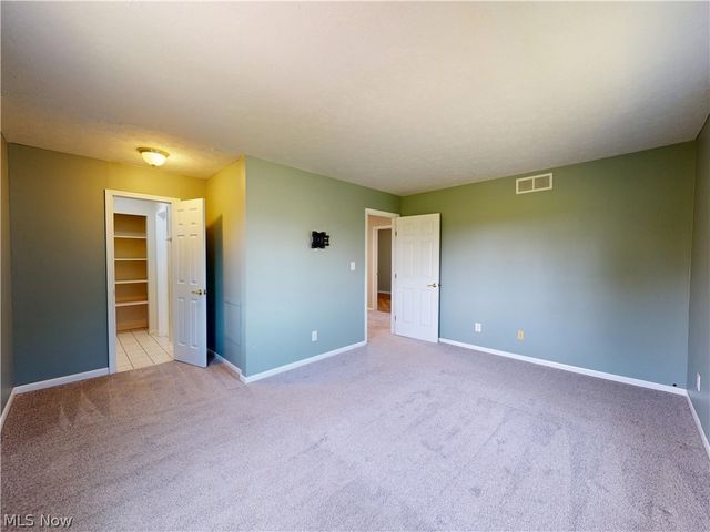 824 S Chillicothe Road 14, Aurora, OH 44202