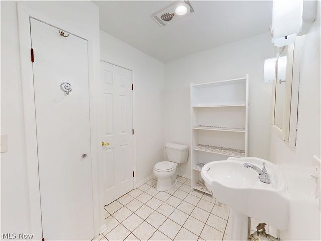 824 S Chillicothe Road 14, Aurora, OH 44202