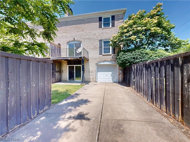 824 S Chillicothe Road 14, Aurora, OH 44202