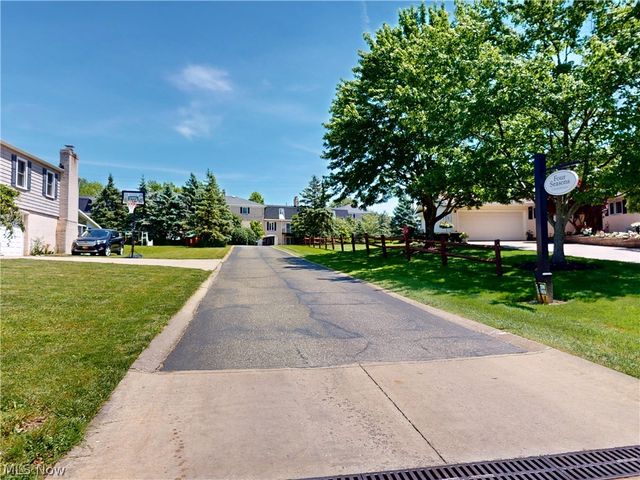 824 S Chillicothe Road 14, Aurora, OH 44202