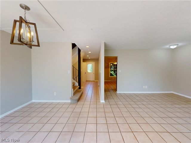 824 S Chillicothe Road 14, Aurora, OH 44202