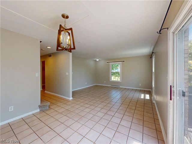 824 S Chillicothe Road 14, Aurora, OH 44202