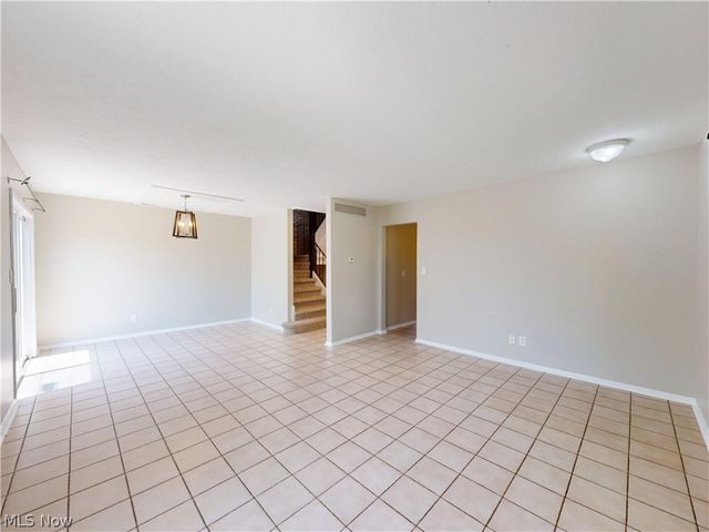 824 S Chillicothe Road 14, Aurora, OH 44202